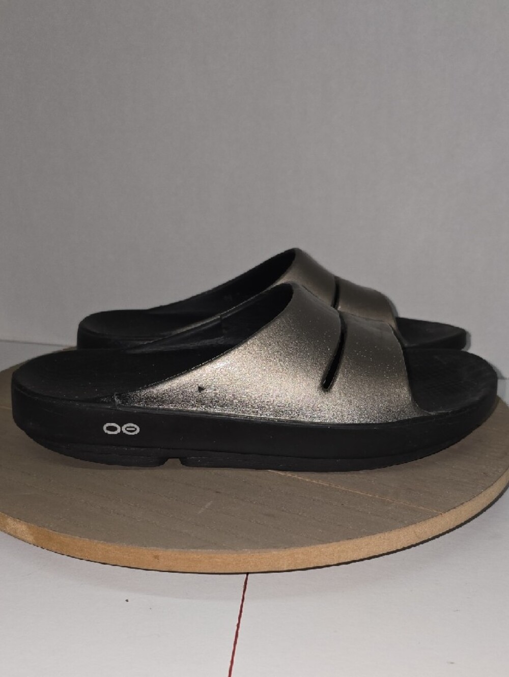 Oofos OOahh Luxe Slide "Latte" Metallic Bronze Slide Sandals M9/W11 EU 42 - Picture 4 of 12